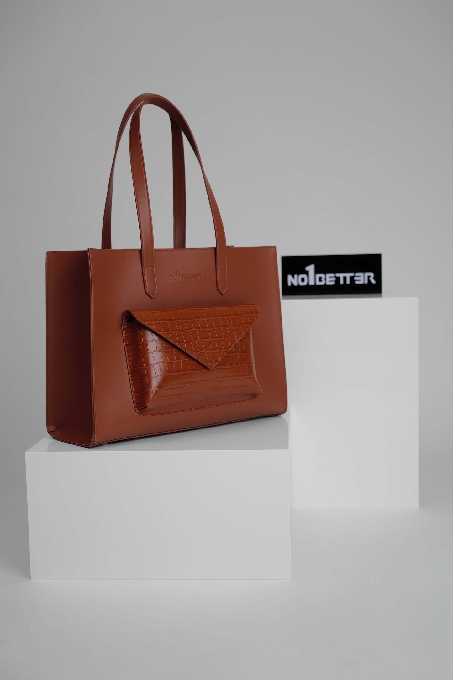 "TOTE LA SEMAINE" - BROWN