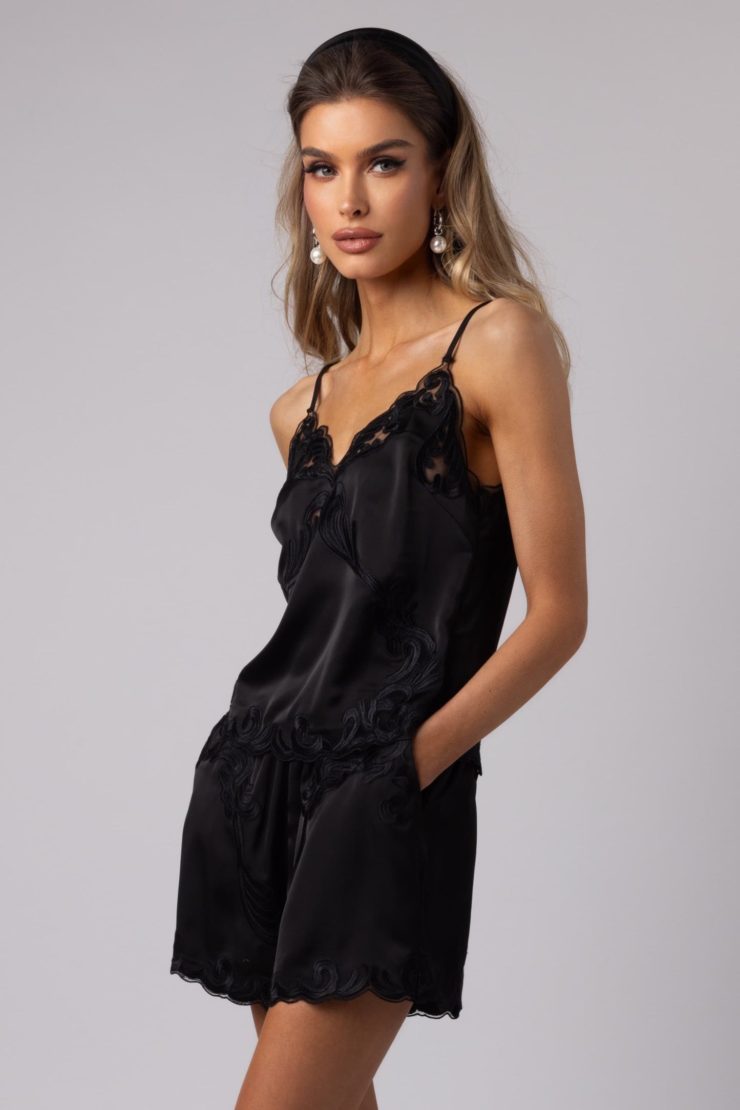 LORA - TANK TOP BLACK